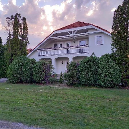 Hevizi Fecskefeszek Hotel Exterior foto