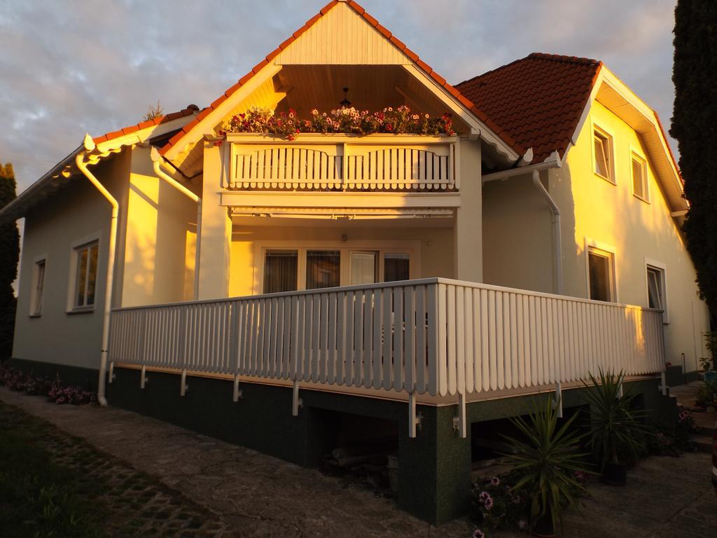 Hevizi Fecskefeszek Hotel Exterior foto