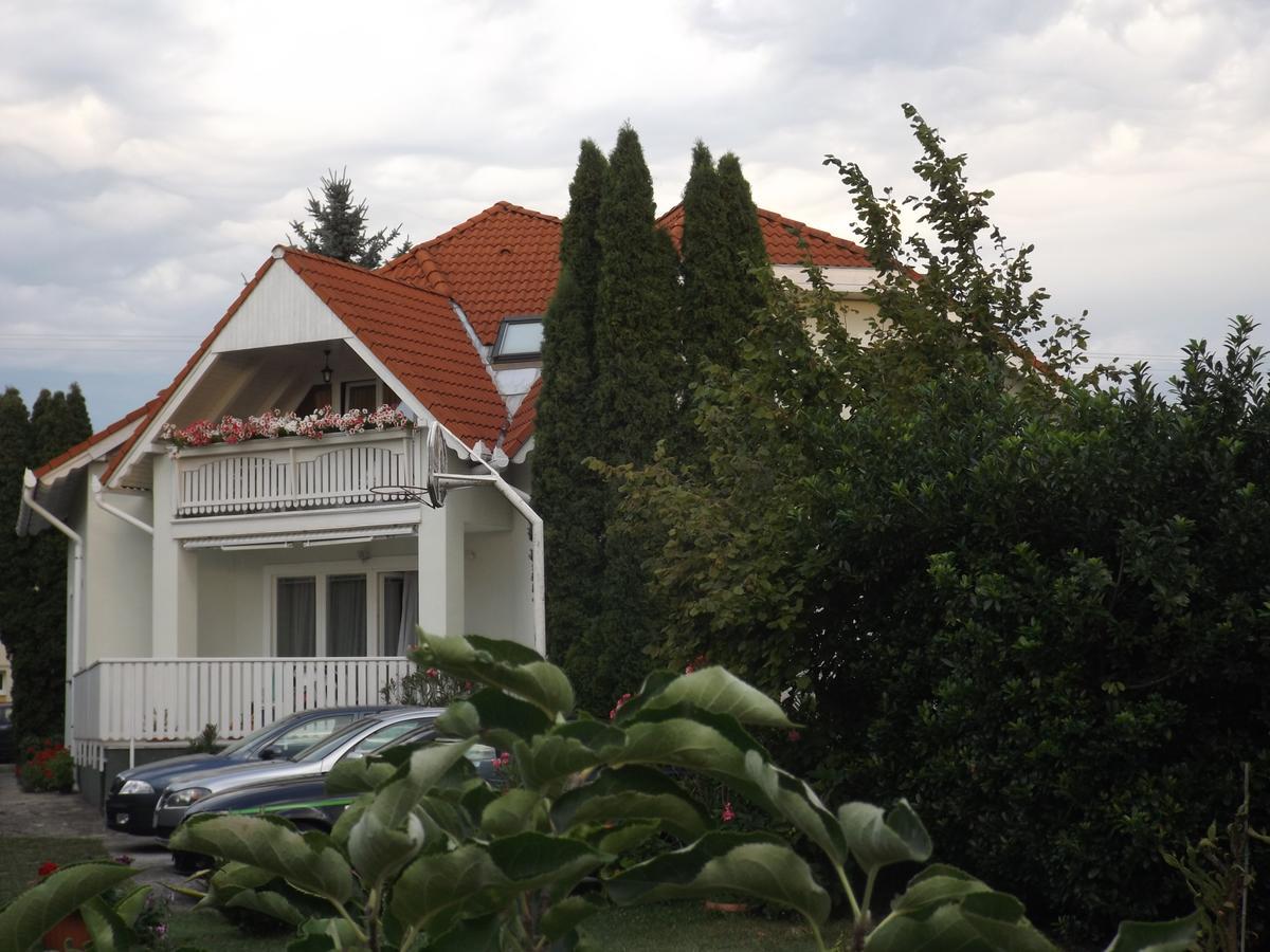 Hevizi Fecskefeszek Hotel Exterior foto